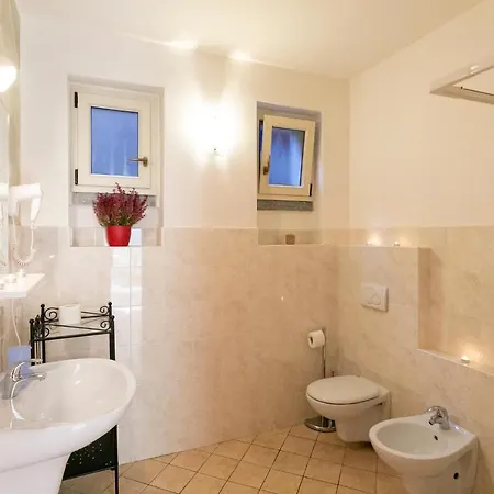 Ξενοδοχείο με διαμερίσματα La Collina 4*