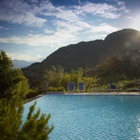 Ξενοδοχείο με διαμερίσματα La Collina 3*