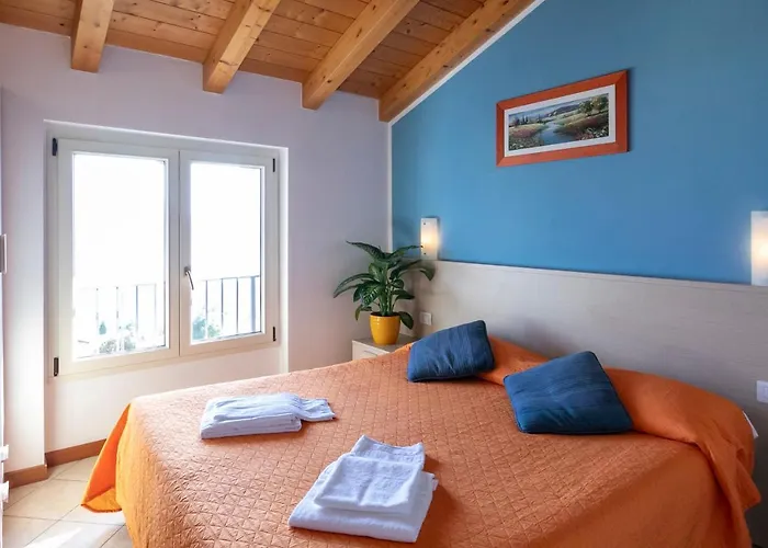 La Collina מלון דירות Vercana